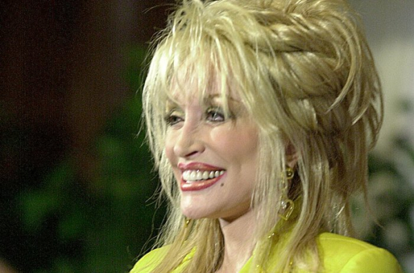 Dolly Parton recruits Linda Perry for 'What's Up?' cover