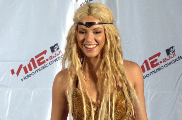 Shakira performs pop-up show in Times Square