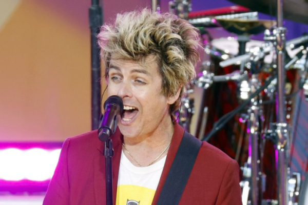 Green Day performs 'Dilemma' on 'GMA'