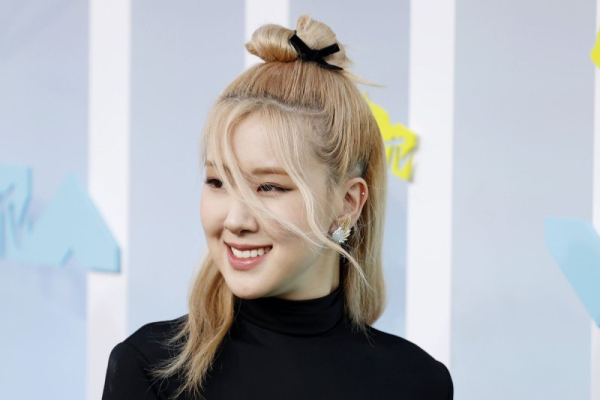 Lady Gaga, Rose join Sexxy Red, Bruno Mars in 'Fat Juicy & Wet' music video