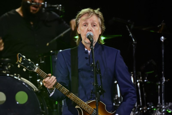 Paul McCartney performs surprise show in NYC