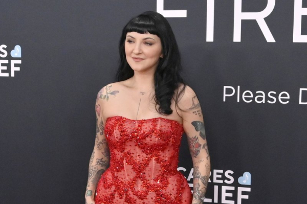 Julia Michaels, Maren Morris perform 'Scissors' on 'Tonight'