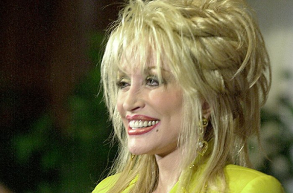 Dolly Parton announces new book, 'Star of the Show: My Life on Stage'