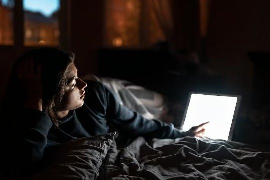 Teen girls' screen time linked in study to poor sleep, depression