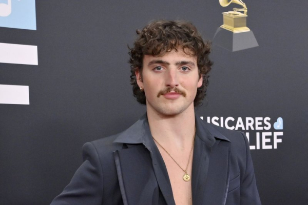 Benson Boone, Lainey Wilson to perform at American Music Awards