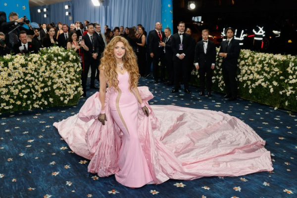 Shakira performs 'Hips Don't Lie' on 'Tonight' to mark song's 20th anniversary