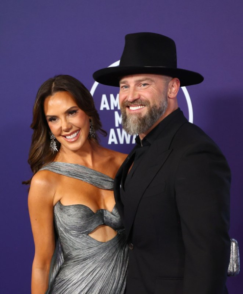 Zac Brown, girlfriend Kendra Scott make red carpet debut at AMAs