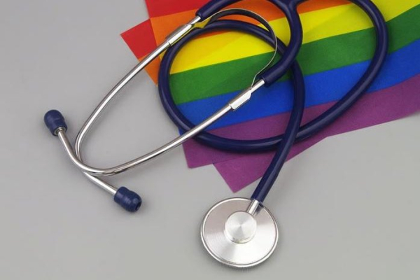 Study: Lesbian, gay, bisexual medical students less likely to graduate
