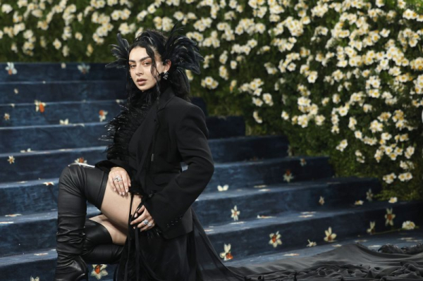 Charli XCX marries 1975 drummer George Daniel