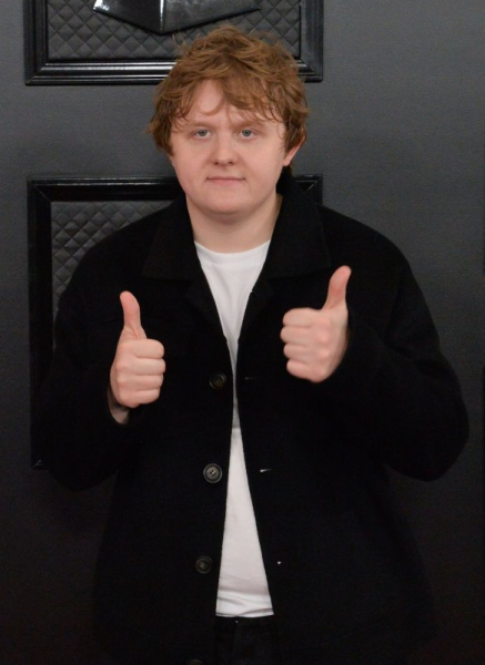 Lewis Capaldi performs, talks Glastonbury return on 'Tonight'