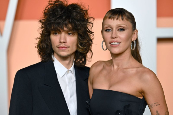 Miley Cyrus struts 'Walk of Fame' in new music video