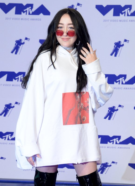 Noah Cyrus performs 'Way of the World' on 'Late Show'