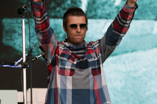 Oasis reunites, plays Cardiff