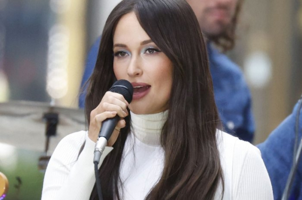 Carin Leon, Kacey Musgraves team up on 'Lost in Translation'