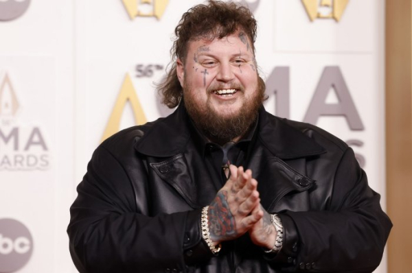 Jelly Roll sings 'mean tweets' on 'Jimmy Kimmel Live!'