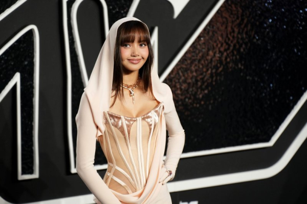 Lisa says goodbye to Kentaro Sakaguchi in 'Dream' short film