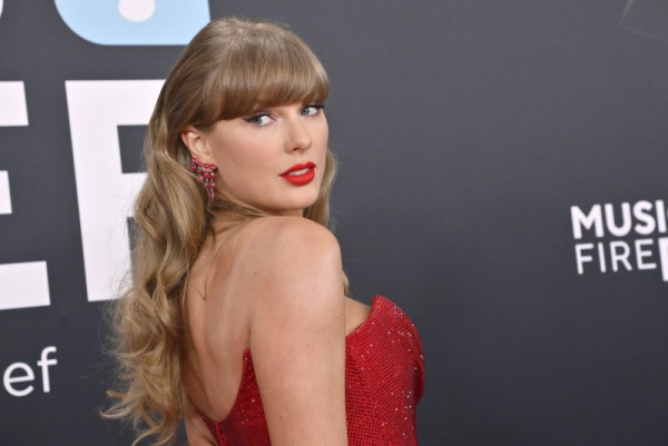 Taylor Swift shares 'Life of a Showgirl' album cover, track list