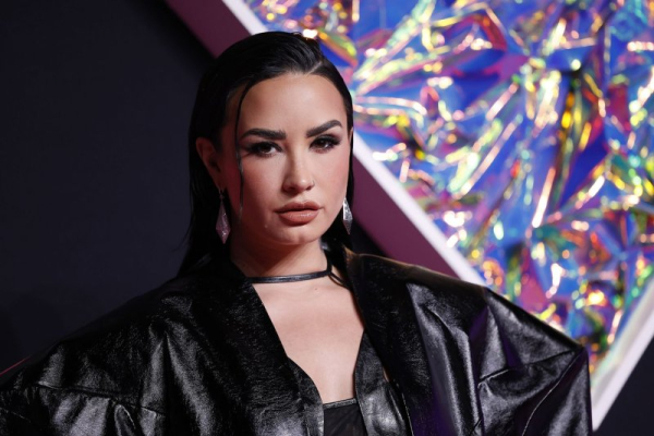 Demi Lovato dances it out in 'Here All Night' music video
