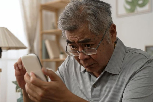 Eye drops could offer an alternative to reading glasses for seniors