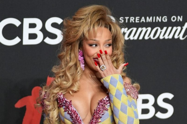 Lady Gaga wins first award, Doja Cat opens MTV VMAs performances