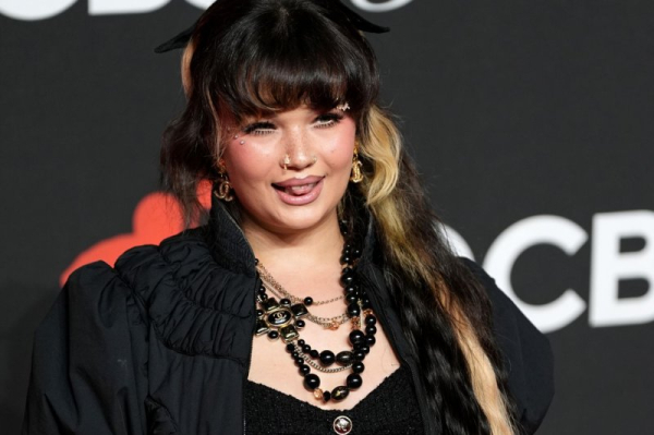 Lola Young cancels festival performance after collapsing on stage