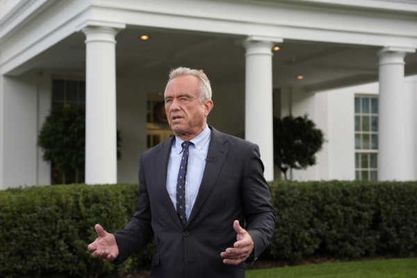 Trump signs memo launching crackdown on drug advertisements