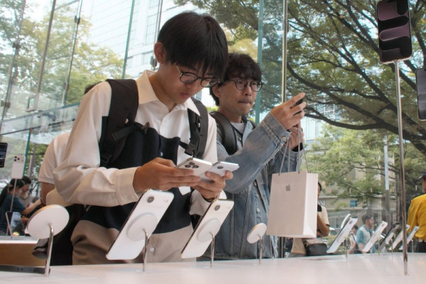 Spine docs alarmed over 'tech neck' hazard for young smartphone users