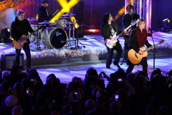 Goo Goo Dolls perform 'Dizzy' hits at Tiny Desk concert
