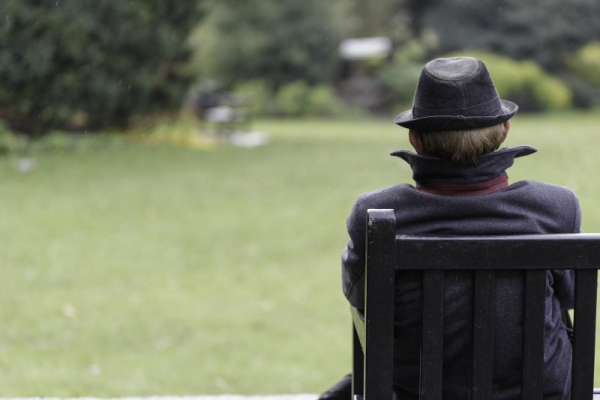 Poor, minorities have more risk factors for Alzheimer's, study shows