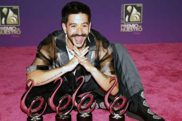 Car&iacute;n Le&oacute;n, Cristian Castro to perform at Premio Lo Nuestro Awards