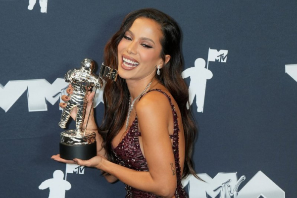 Anitta returns with 'Equilibrium' album, 'Desgraca' music video