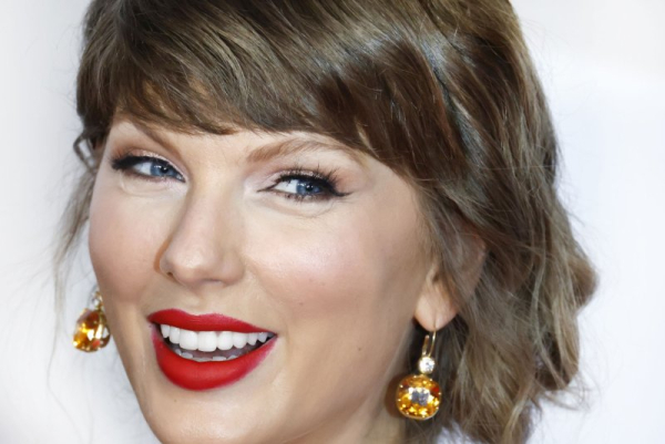 Taylor Swift, Alanis Morissette inducted into Songwriters Hall of Fame Taylor Swift, Alanis Morissette inducted into Songwriters Hall of Fame