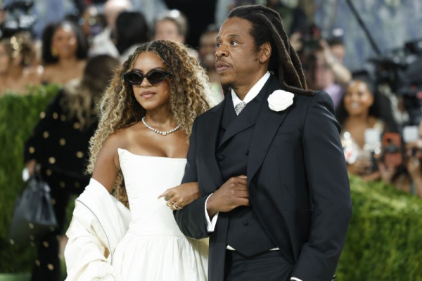 Beyonce, Blue Ivy take stage at Jay-Z's Yankee Stadium show
