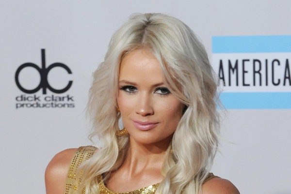 G.R.L. singer Lauren Bennett dies at 37 G.R.L. singer Lauren Bennett dies at 37